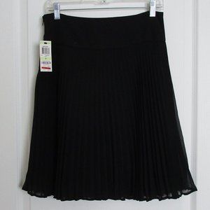 NWT short pleated black skirt